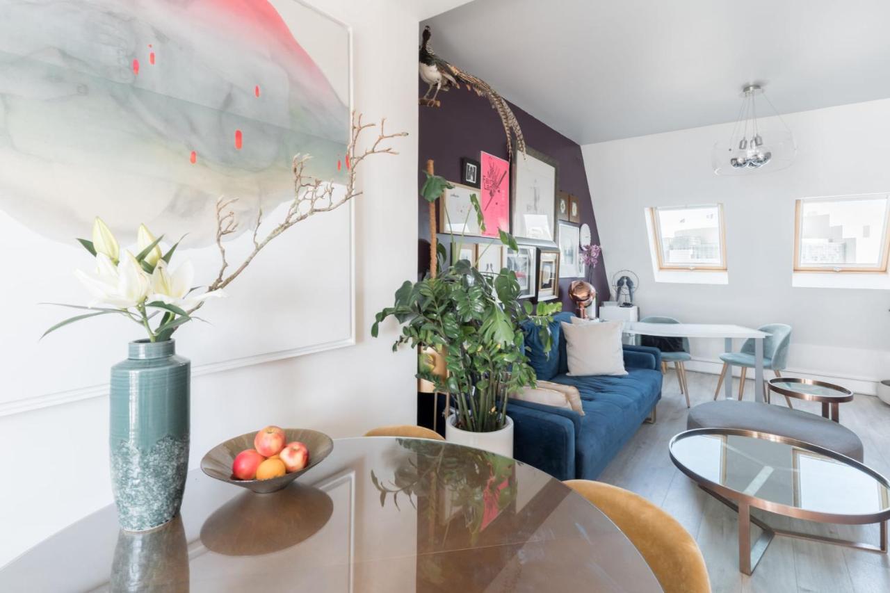 Bright And Homely 1 Bedroom Rooftop Apartment In The Marais In Parigi Esterno foto